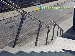 Staircase fence mesh