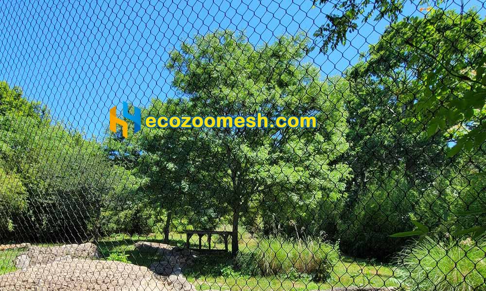 tiger exhibit with the material of steel cable mesh