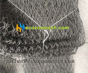 wire rope mesh panels are under packaging