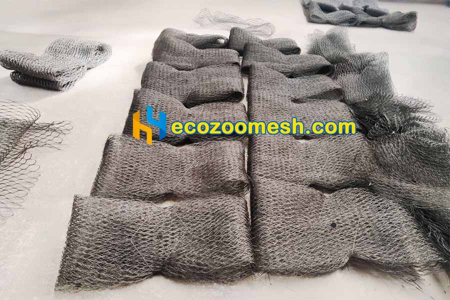 rotational exhibit fence mesh before black oxide process