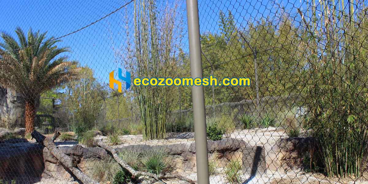 tiger exhibit mesh blending with other